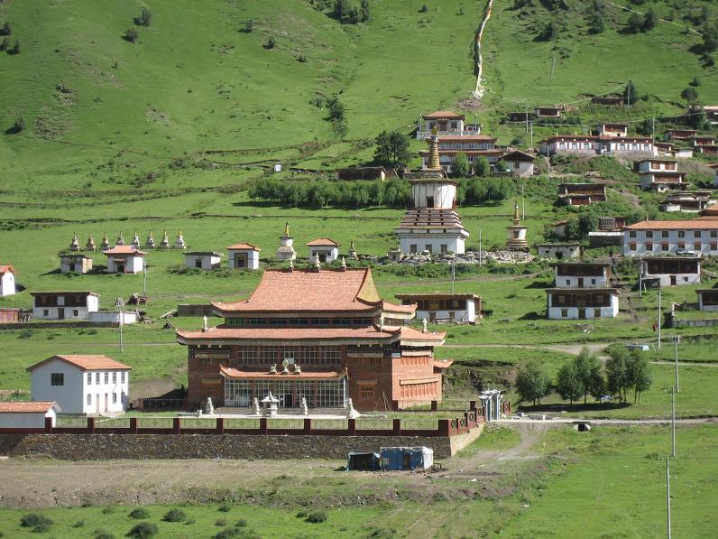 File:Dodrupchen Monastery 2.jpg
